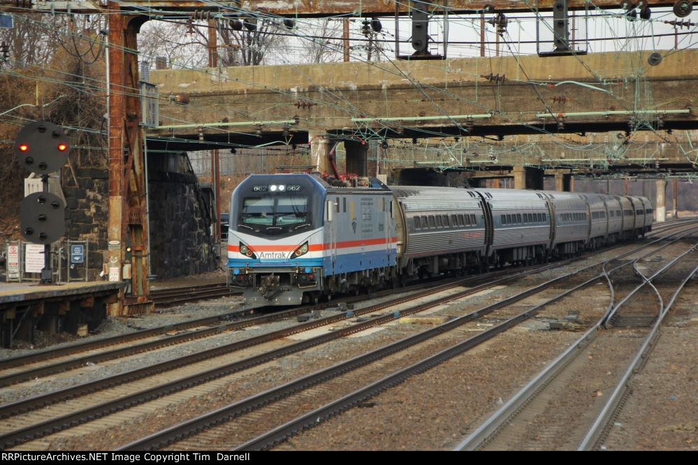 AMTK 662 arriving with train 93